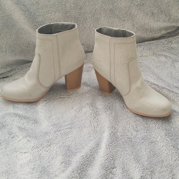 The EMMA Booties - Picture 2 of 4